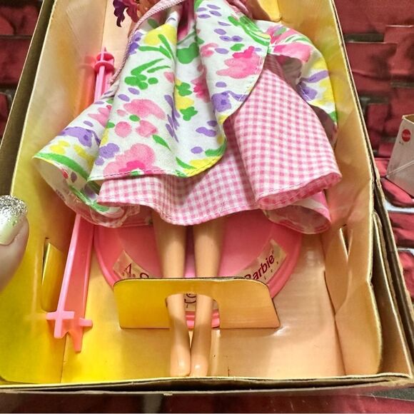 Barbie Spring Petals doll Avon special edition - Picture 4 of 6